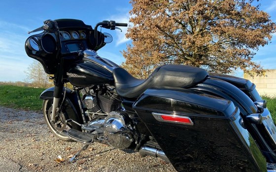 Gebrauchtmotorrad Harley-Davidson Street Glide FLHX - Bild 3