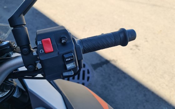 Gebrauchtmotorrad KTM 1290 Super Duke GT - Bild 7 Gebrauchtmotorrad KTM 1290 Super Duke GT - Bild 7