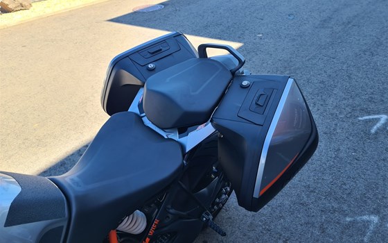 Gebrauchtmotorrad KTM 1290 Super Duke GT - Bild 9 Gebrauchtmotorrad KTM 1290 Super Duke GT - Bild 9
