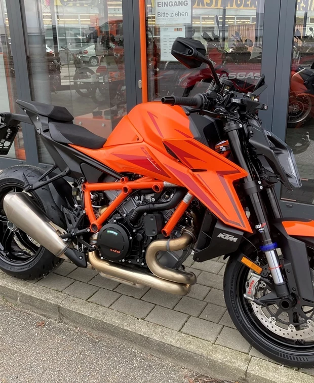 KTM 1390 Super Duke R EVO<br />Season Ending Promotion 2025, Finanzierung ab 0% möglich.