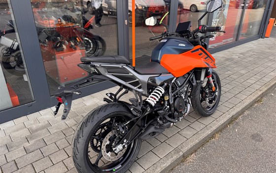Neufahrzeug KTM 125 Duke - Bild 3 Neufahrzeug KTM 125 Duke - Bild 3