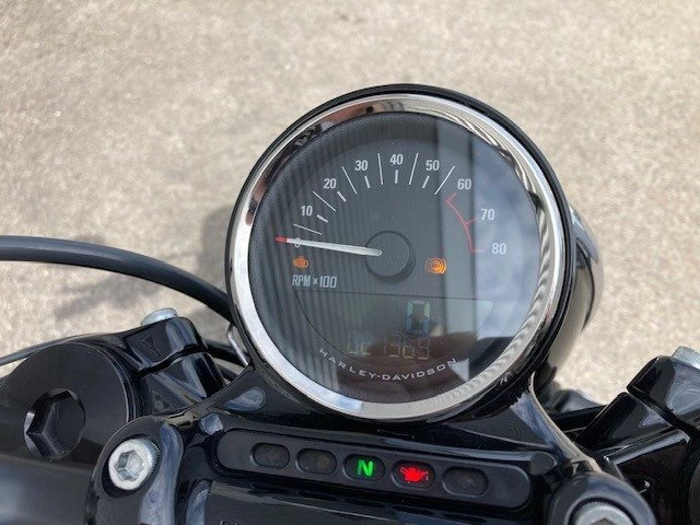 Harley-Davidson Sportster XL 1200CX Roadster (Vivid Black) - Bild 10