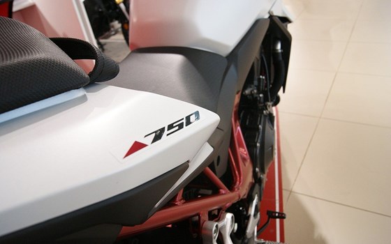 Gebrauchtmotorrad Honda CB750 Hornet - Bild 5