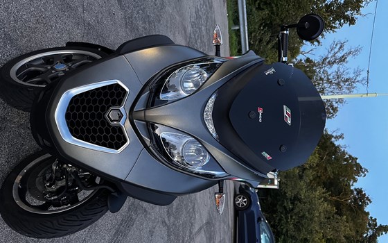 Gebrauchtmotorrad Piaggio MP3 500ie LT Sport - Bild 2 Gebrauchtmotorrad Piaggio MP3 500ie LT Sport - Bild 2
