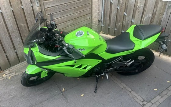 Gebrauchtmotorrad Kawasaki Ninja 300 - Bild 2