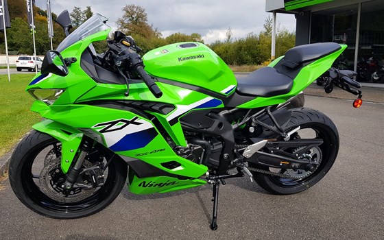 Neufahrzeug Kawasaki Ninja ZX-4RR - Bild 5