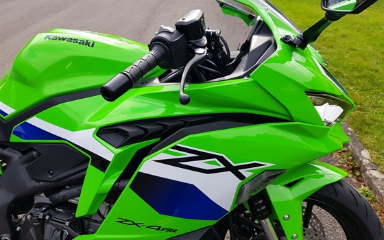 Neufahrzeug Kawasaki Ninja ZX-4RR - Bild 6