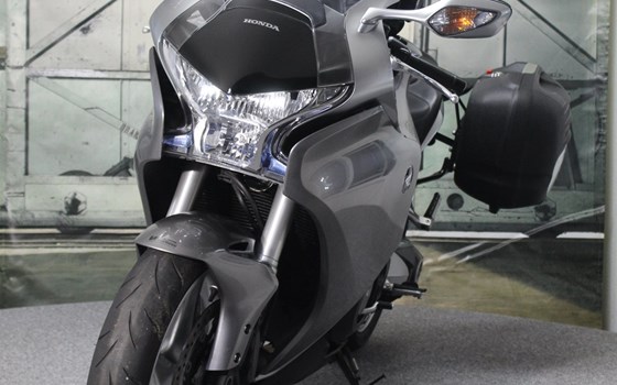 Gebrauchtmotorrad Honda VFR 1200 F - Bild 3