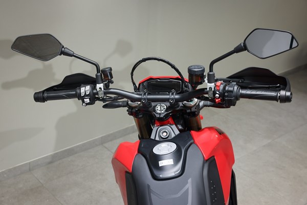 Ducati Hypermotard 698 Mono (rot) - Bild 6