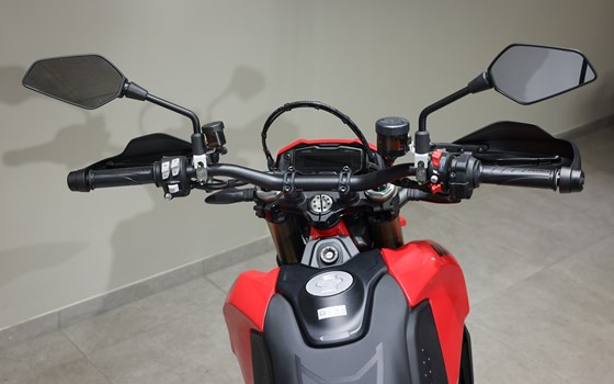 Gebrauchtmotorrad Ducati Hypermotard 698 Mono - Bild 6 Gebrauchtmotorrad Ducati Hypermotard 698 Mono - Bild 6