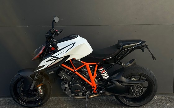 Gebrauchtmotorrad KTM 1290 Super Duke R - Bild 2 Gebrauchtmotorrad KTM 1290 Super Duke R - Bild 2