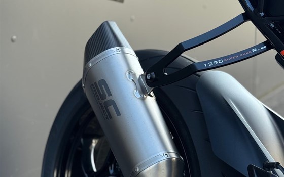 Gebrauchtmotorrad KTM 1290 Super Duke R - Bild 4 Gebrauchtmotorrad KTM 1290 Super Duke R - Bild 4