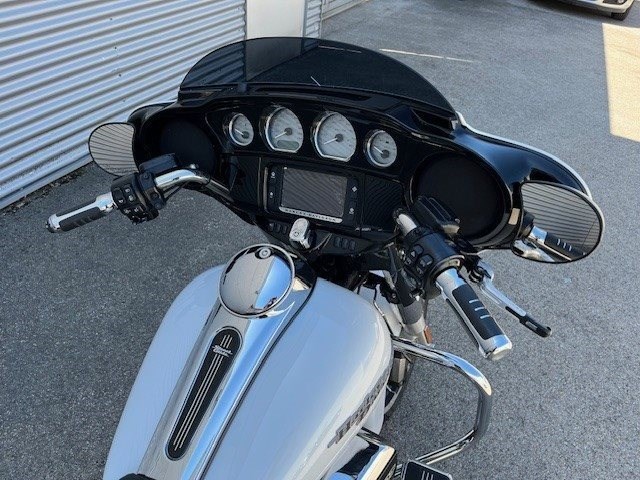 Harley-Davidson Touring Street Glide Special FLHXS (Crushed Ice Pearl) - Bild 4