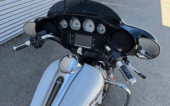 Gebrauchtmotorrad Harley-Davidson Touring Street Glide Special FLHXS - Bild 4 Gebrauchtmotorrad Harley-Davidson Touring Street Glide Special FLHXS - Bild 4