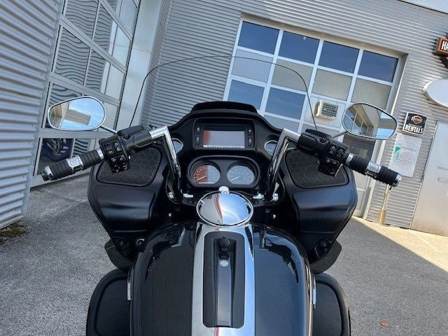 Harley-Davidson Road Glide Ultra (Vivid Black) - Bild 12