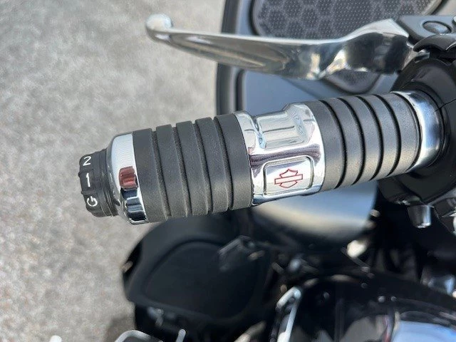 Harley-Davidson Road Glide Ultra (Vivid Black) - Bild 14