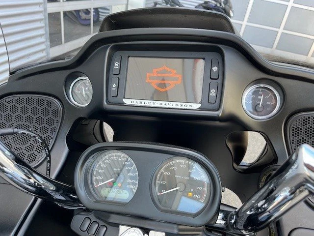 Harley-Davidson Road Glide Ultra (Vivid Black) - Bild 15