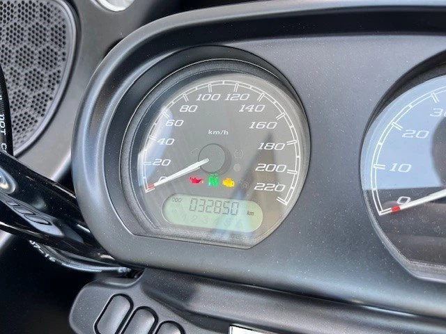 Harley-Davidson Road Glide Ultra (Vivid Black) - Bild 16