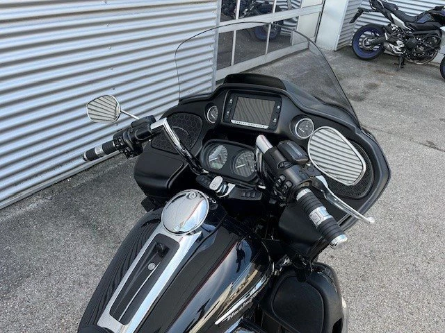 Harley-Davidson Road Glide Ultra (Vivid Black) - Bild 4