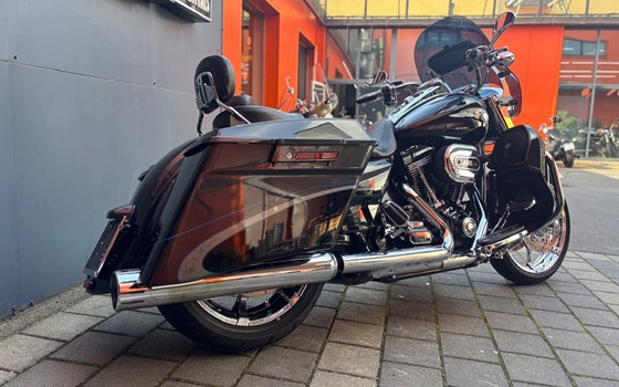 Gebrauchtmotorrad Harley-Davidson CVO Road King FLHRSE - Bild 3 Gebrauchtmotorrad Harley-Davidson CVO Road King FLHRSE - Bild 3
