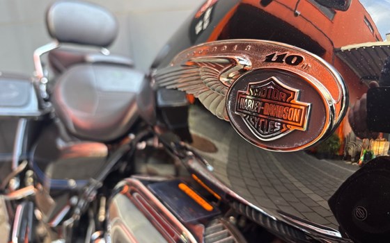 Gebrauchtmotorrad Harley-Davidson CVO Road King FLHRSE - Bild 4 Gebrauchtmotorrad Harley-Davidson CVO Road King FLHRSE - Bild 4