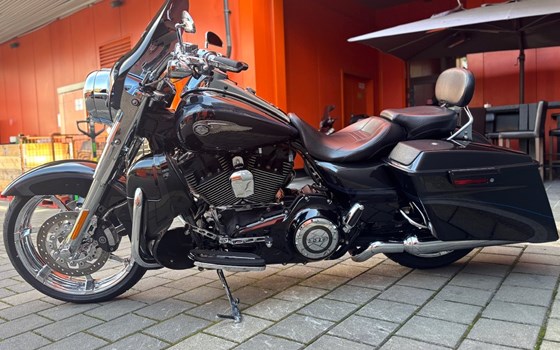 Gebrauchtmotorrad Harley-Davidson CVO Road King FLHRSE - Bild 6 Gebrauchtmotorrad Harley-Davidson CVO Road King FLHRSE - Bild 6