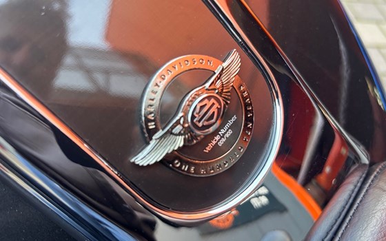 Gebrauchtmotorrad Harley-Davidson CVO Road King FLHRSE - Bild 8 Gebrauchtmotorrad Harley-Davidson CVO Road King FLHRSE - Bild 8