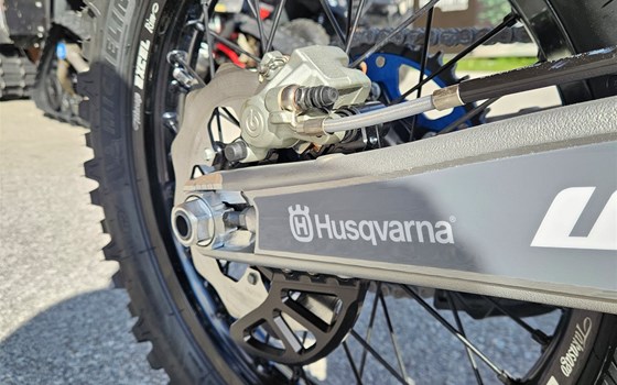 Neufahrzeug Husqvarna TE 300 PRO - Bild 7 Neufahrzeug Husqvarna TE 300 PRO - Bild 7