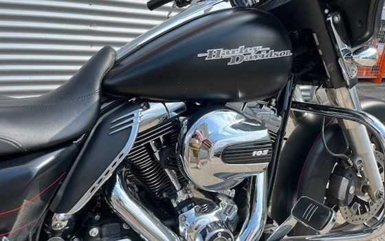 Gebrauchtmotorrad Harley-Davidson Touring Street Glide Special FLHXS - Bild 2 Gebrauchtmotorrad Harley-Davidson Touring Street Glide Special FLHXS - Bild 2