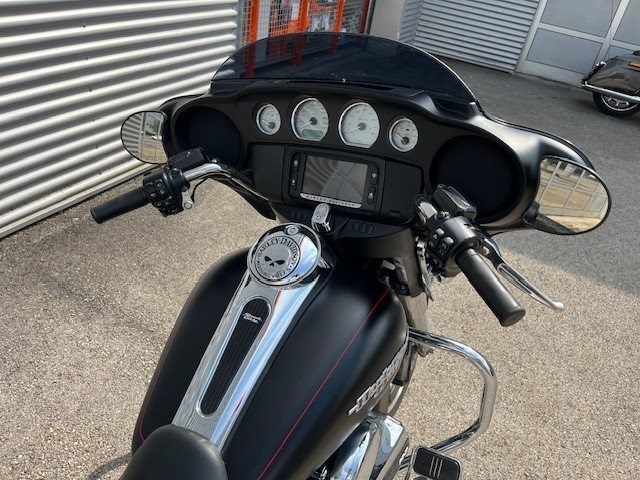 Harley-Davidson Touring Street Glide Special FLHXS (Black Denim & Red Stripes) - Bild 4