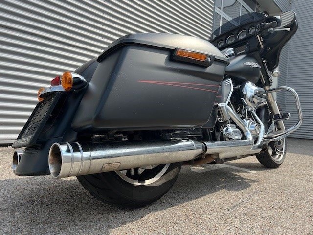 Harley-Davidson Touring Street Glide Special FLHXS (Black Denim & Red Stripes) - Bild 7