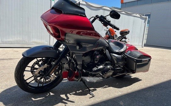 Gebrauchtmotorrad Harley-Davidson CVO Road Glide FLTRXSE - Bild 16 Gebrauchtmotorrad Harley-Davidson CVO Road Glide FLTRXSE - Bild 16
