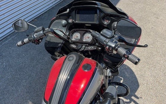 Gebrauchtmotorrad Harley-Davidson CVO Road Glide FLTRXSE - Bild 7 Gebrauchtmotorrad Harley-Davidson CVO Road Glide FLTRXSE - Bild 7