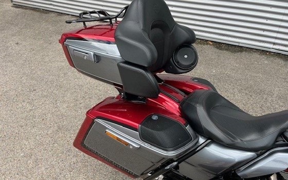 Gebrauchtmotorrad Harley-Davidson CVO Road Glide FLTRXSE - Bild 8 Gebrauchtmotorrad Harley-Davidson CVO Road Glide FLTRXSE - Bild 8