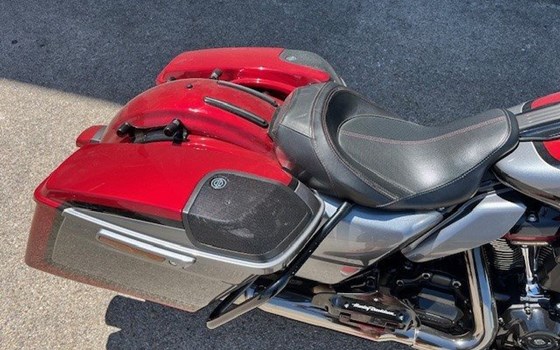 Gebrauchtmotorrad Harley-Davidson CVO Road Glide FLTRXSE - Bild 9 Gebrauchtmotorrad Harley-Davidson CVO Road Glide FLTRXSE - Bild 9