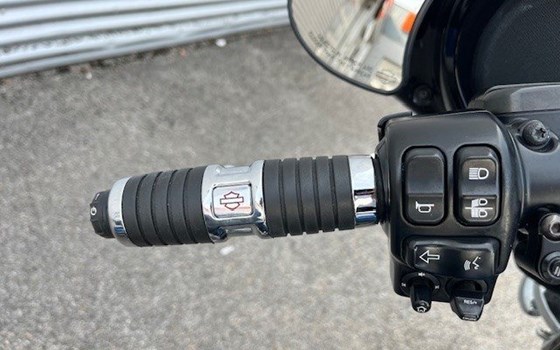 Gebrauchtmotorrad Harley-Davidson Street Glide FLHX - Bild 13 Gebrauchtmotorrad Harley-Davidson Street Glide FLHX - Bild 13