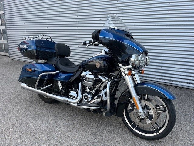 Harley-Davidson Street Glide FLHX (Legend Blue/Vivid Blakc) - Bild 4