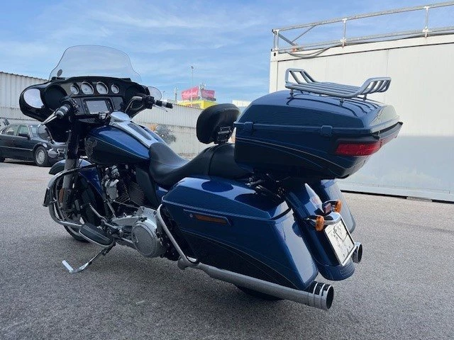 Harley-Davidson Street Glide FLHX (Legend Blue/Vivid Blakc) - Bild 8
