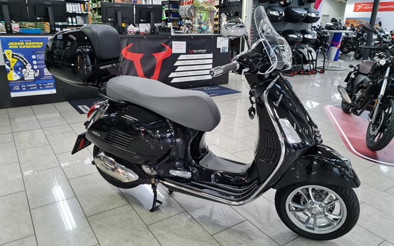 Gebrauchtmotorrad Vespa GTS 300 - Bild 1