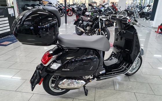 Gebrauchtmotorrad Vespa GTS 300 - Bild 2