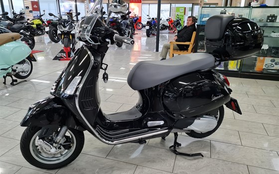 Gebrauchtmotorrad Vespa GTS 300 - Bild 3