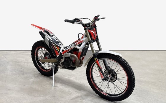 Gebrauchtmotorrad TRS One 250 RR Raga Racing - Bild 3 Gebrauchtmotorrad TRS One 250 RR Raga Racing - Bild 3