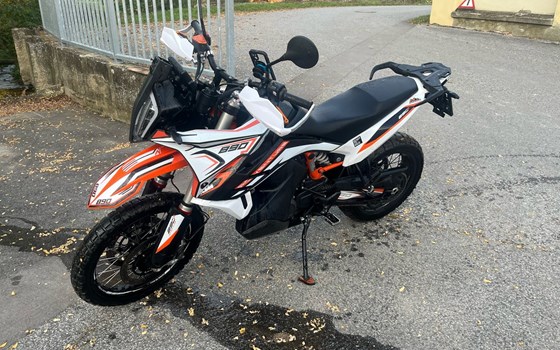 Gebrauchtmotorrad KTM 890 Adventure R - Bild 1 Gebrauchtmotorrad KTM 890 Adventure R - Bild 1