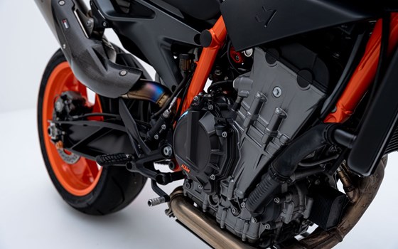 Motorrad Occasion KTM 890 Duke R - Bild 10