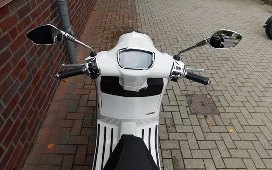 Neufahrzeug Vespa GTS 125ie Super Tech - Bild 15