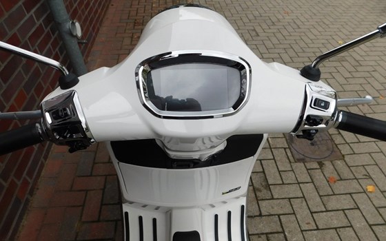 Neufahrzeug Vespa GTS 125ie Super Tech - Bild 16