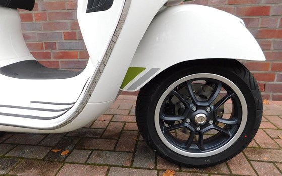 Neufahrzeug Vespa GTS 125ie Super Tech - Bild 9