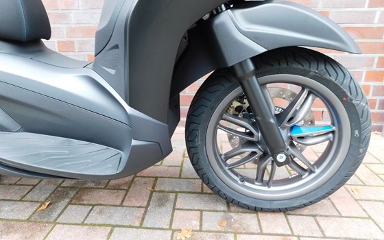 Neufahrzeug Piaggio Beverly 400 - Bild 8