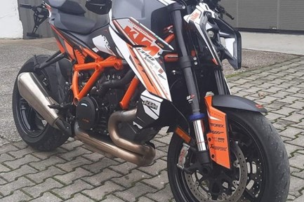 KTM 1390 Super Duke R EVO
