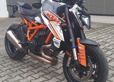 GEBRAUCHTFAHRZEUG KTM 1390 Super Duke R EVO